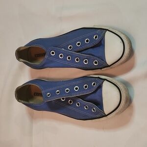 Converse low top blue sneakers